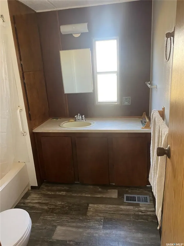 107 2nd Avenue Climax SK S0N 0N0