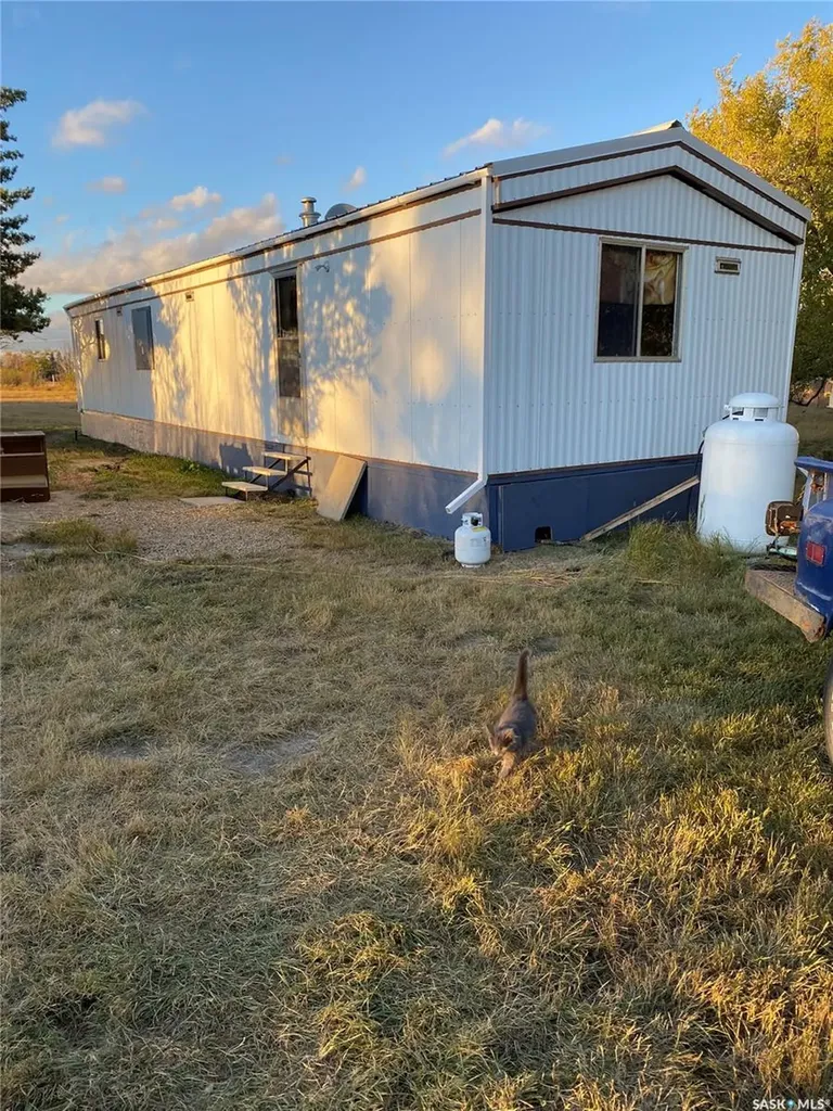 107 2nd Avenue Climax SK S0N 0N0