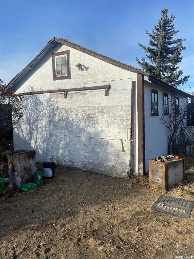 107 2nd Avenue Climax SK S0N 0N0