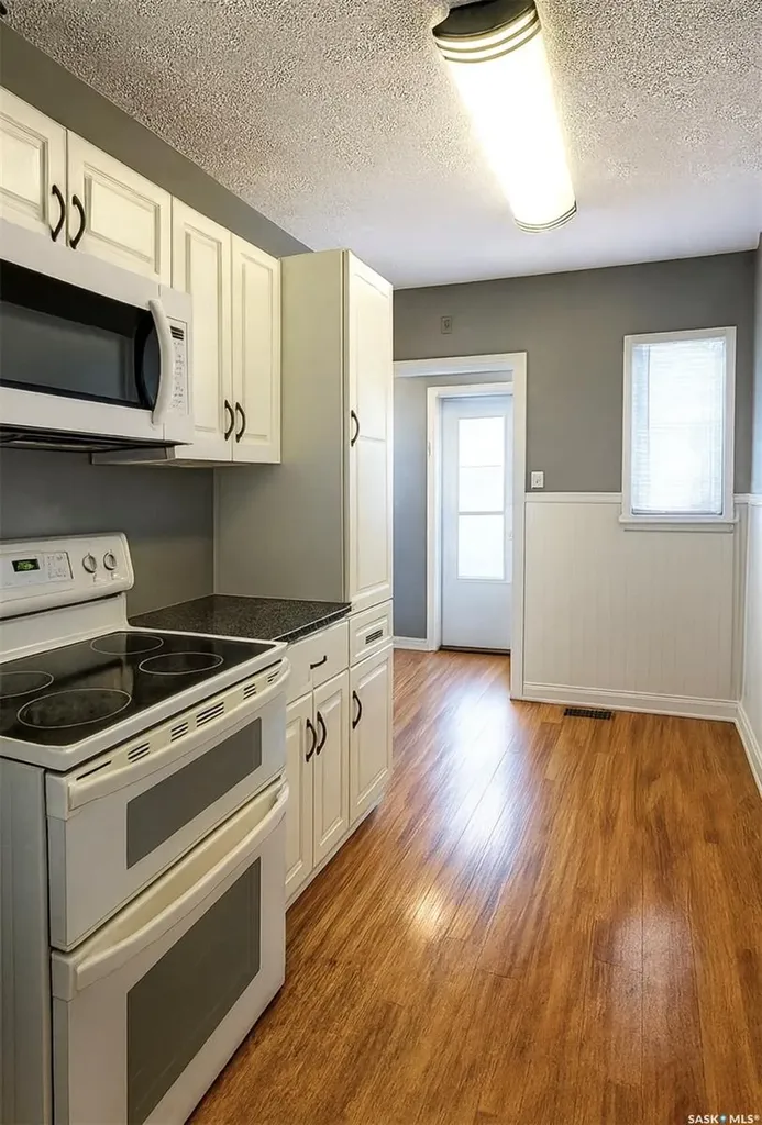 38 Railway Avenue Plenty SK S0L 2R0