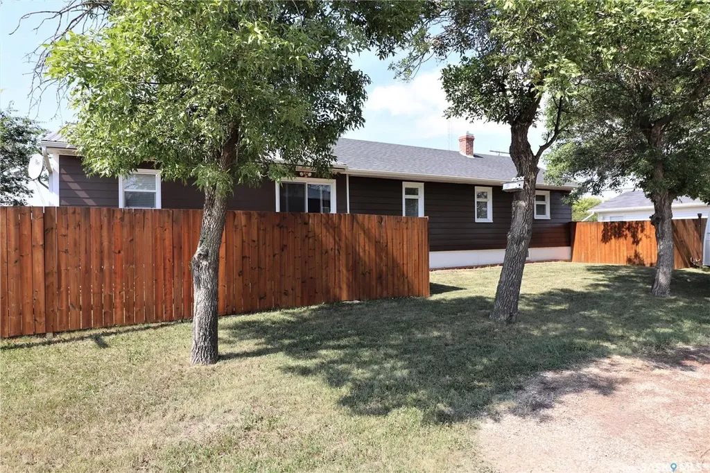 38 Railway Avenue Plenty SK S0L 2R0