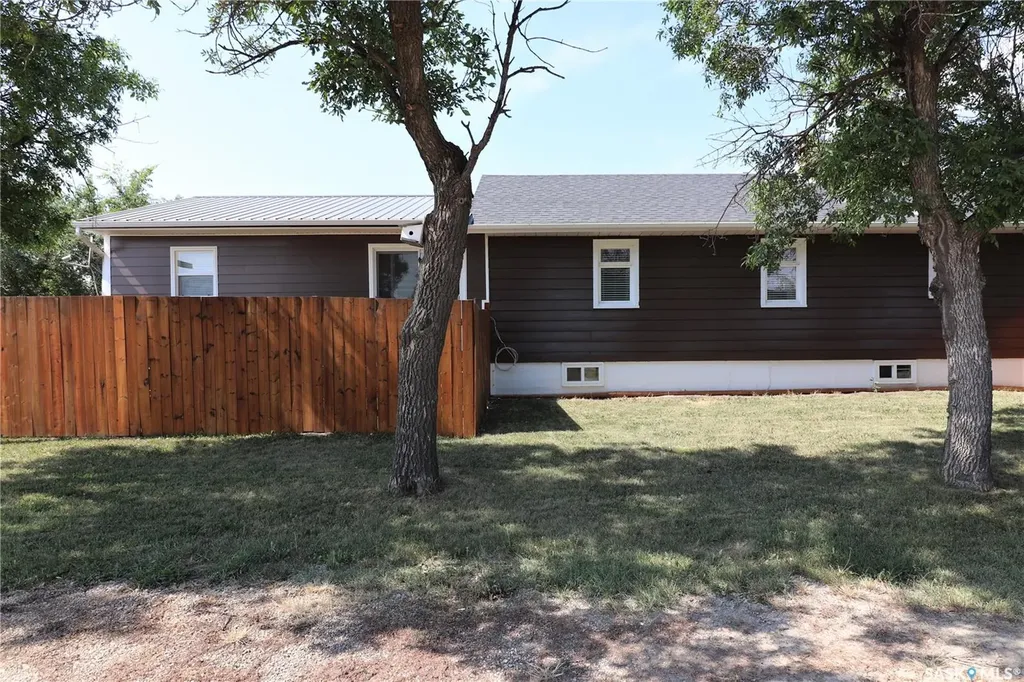38 Railway Avenue Plenty SK S0L 2R0