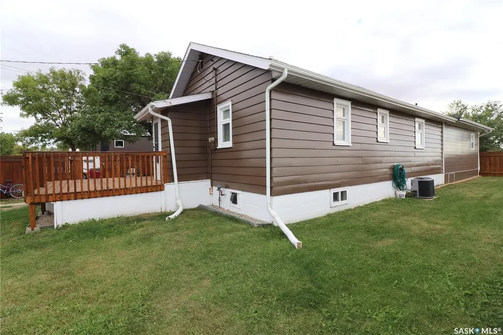 38 Railway Avenue Plenty SK S0L 2R0