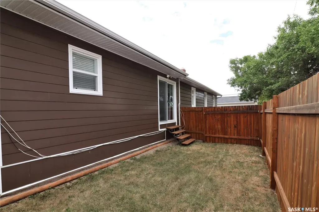 38 Railway Avenue Plenty SK S0L 2R0