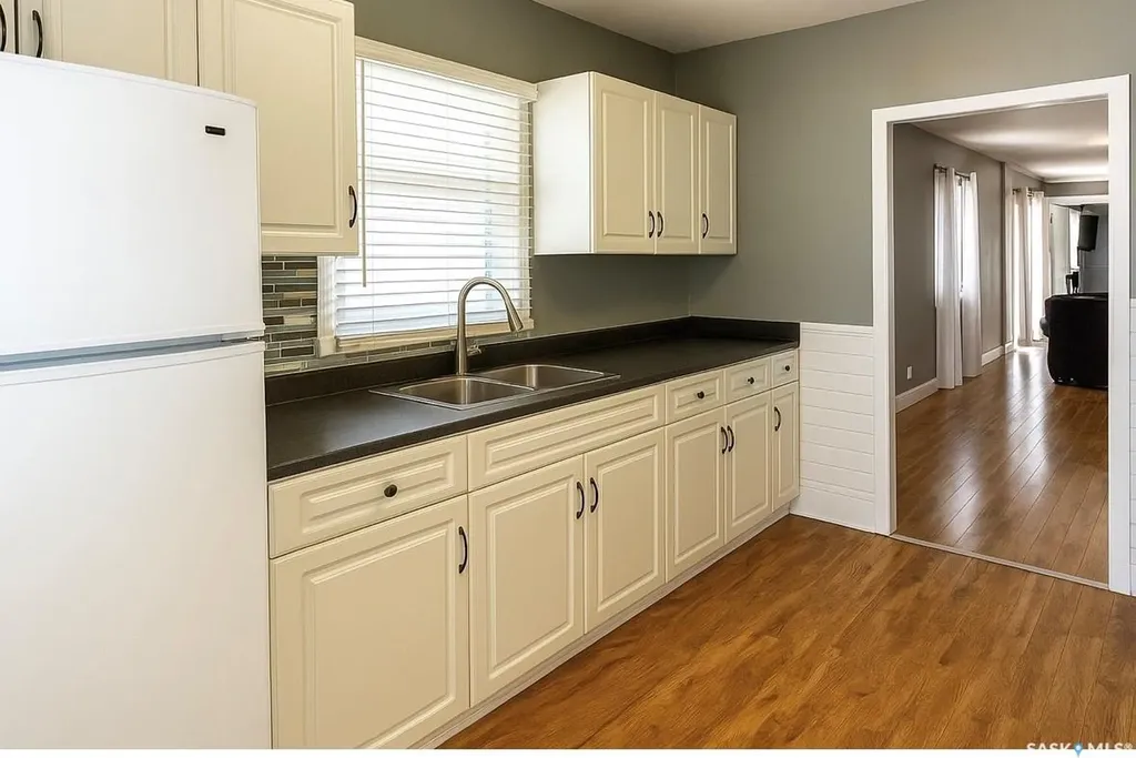 38 Railway Avenue Plenty SK S0L 2R0