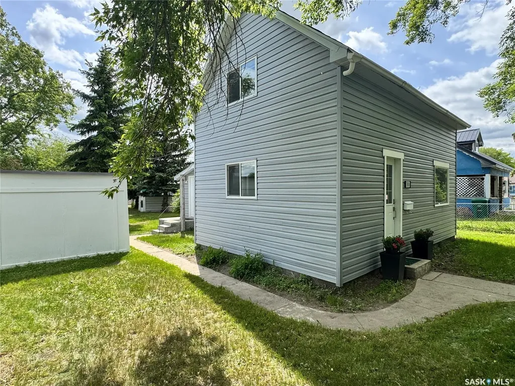 304 5th Avenue E Biggar SK S0K 0M0