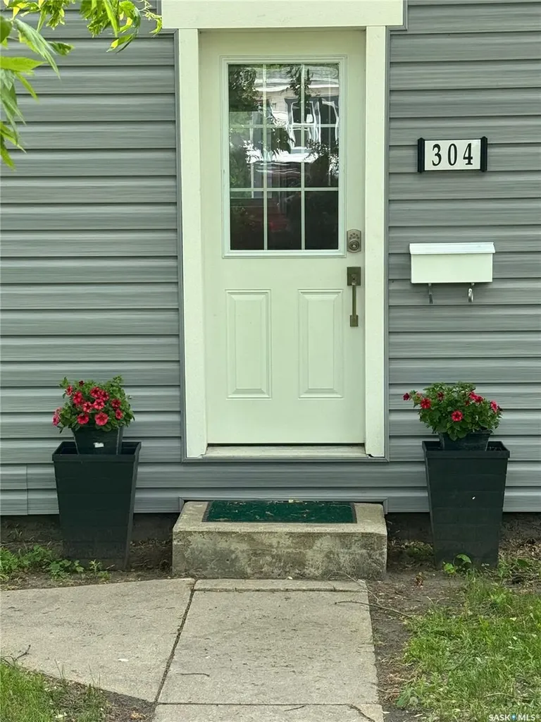 304 5th Avenue E Biggar SK S0K 0M0