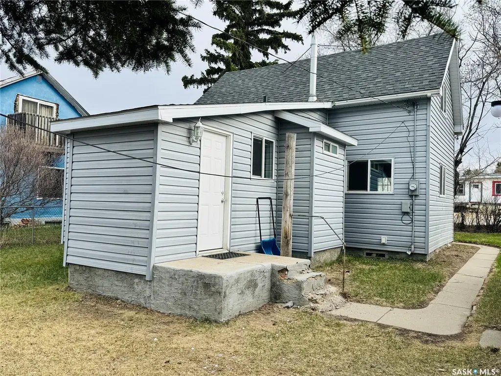 304 5th Avenue E Biggar SK S0K 0M0