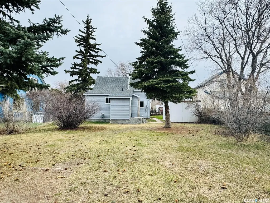 304 5th Avenue E Biggar SK S0K 0M0