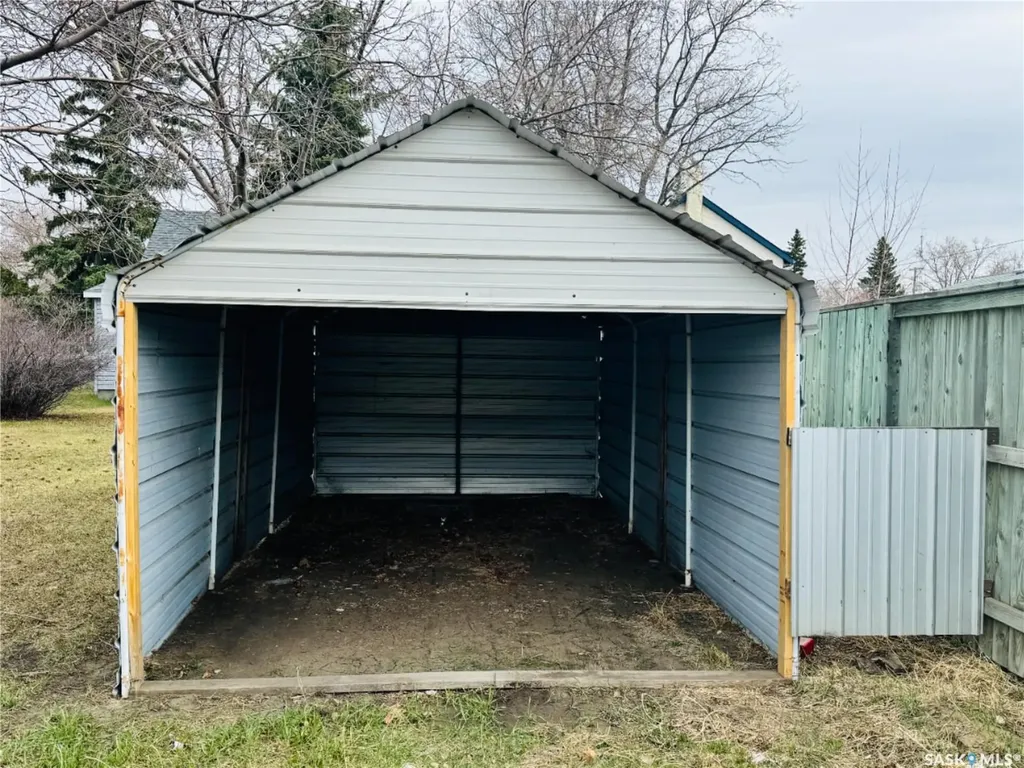 304 5th Avenue E Biggar SK S0K 0M0