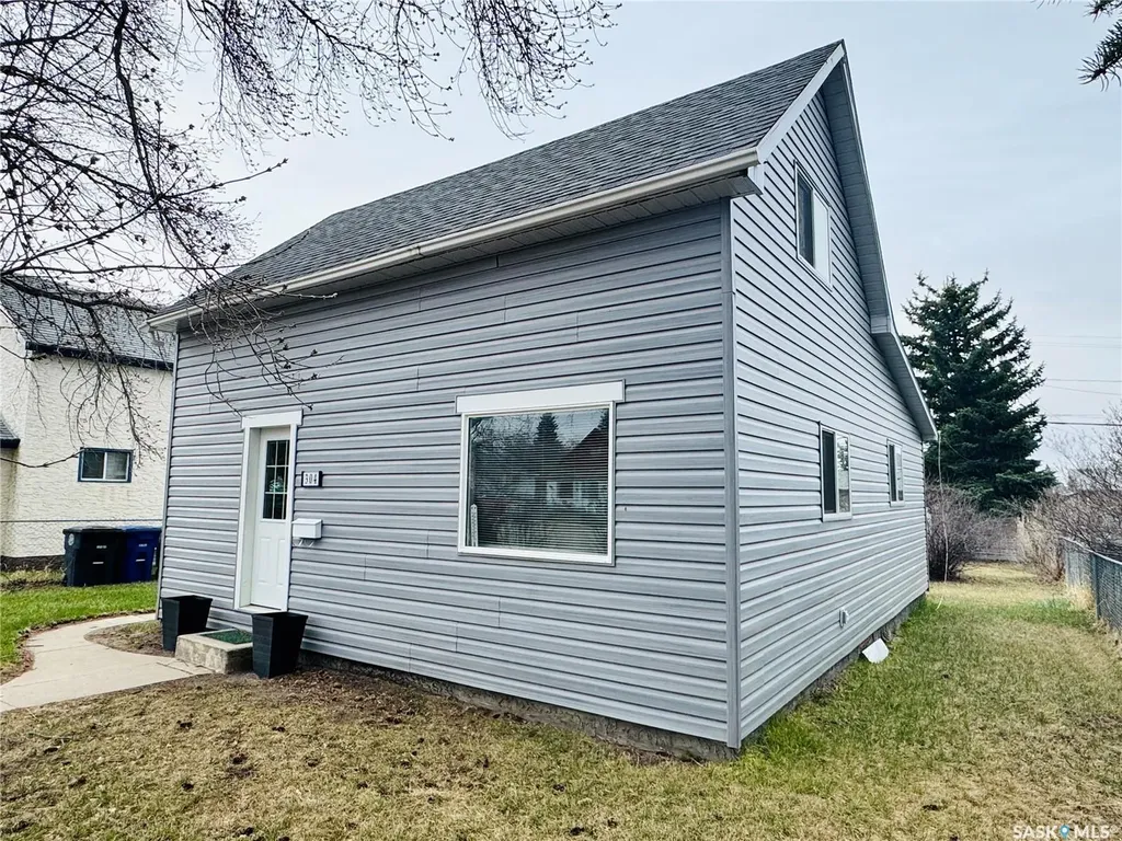 304 5th Avenue E Biggar SK S0K 0M0