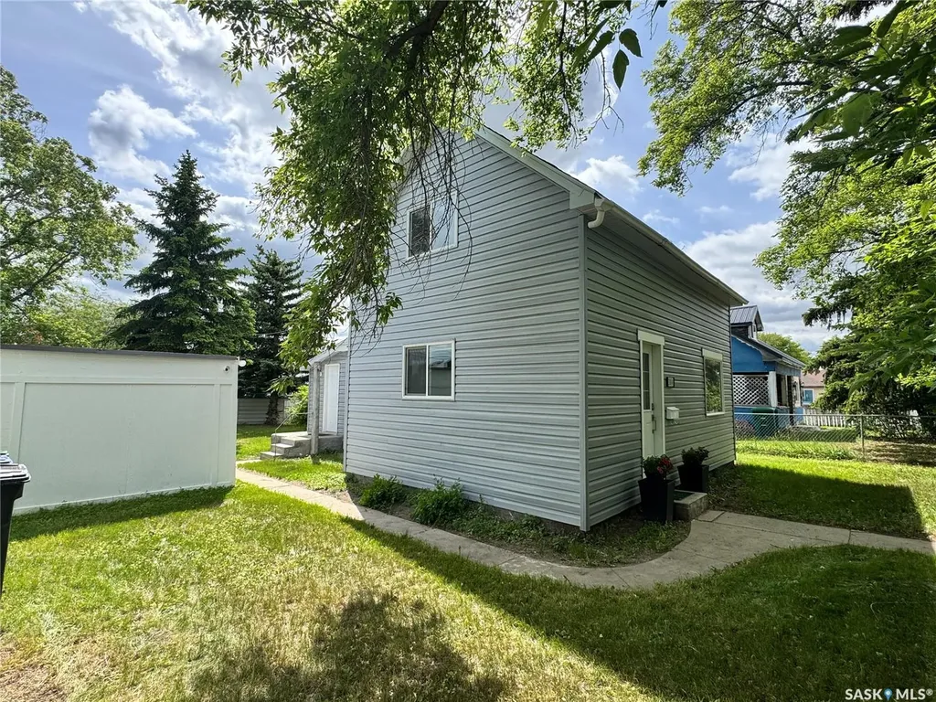 304 5th Avenue E Biggar SK S0K 0M0