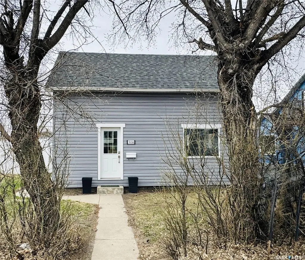 304 5th Avenue E Biggar SK S0K 0M0