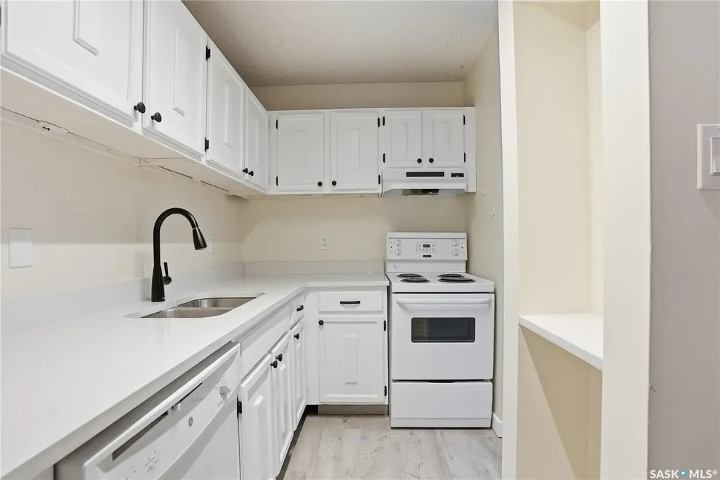 423 4th Avenue N Saskatoon SK S7K 2M4