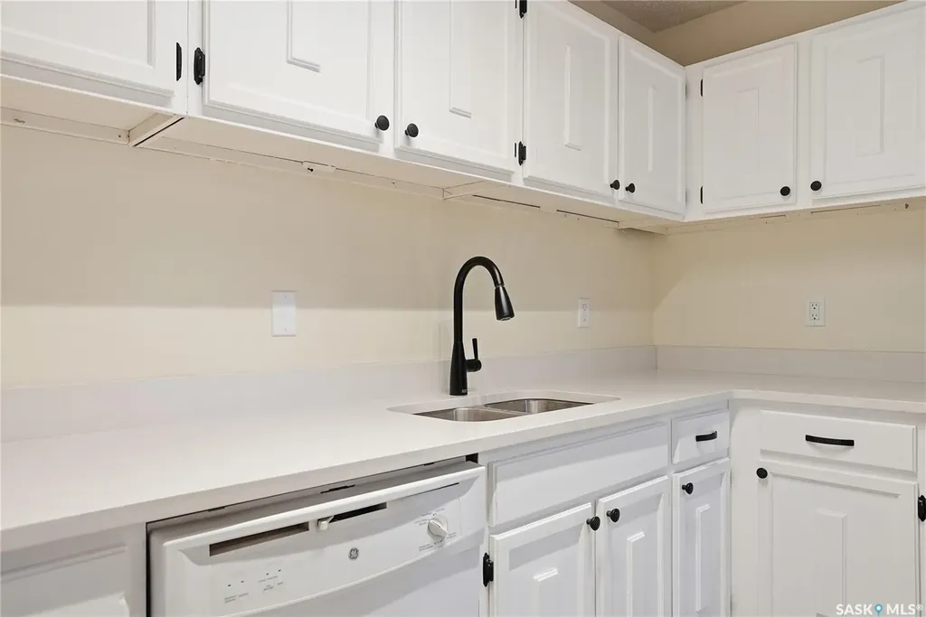 423 4th Avenue N Saskatoon SK S7K 2M4