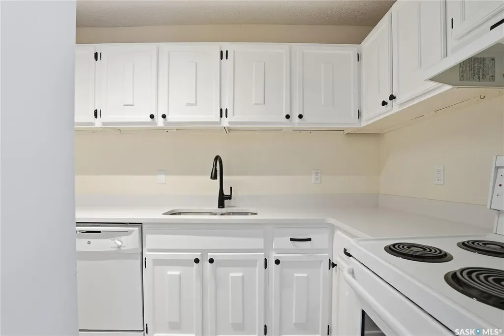 423 4th Avenue N Saskatoon SK S7K 2M4