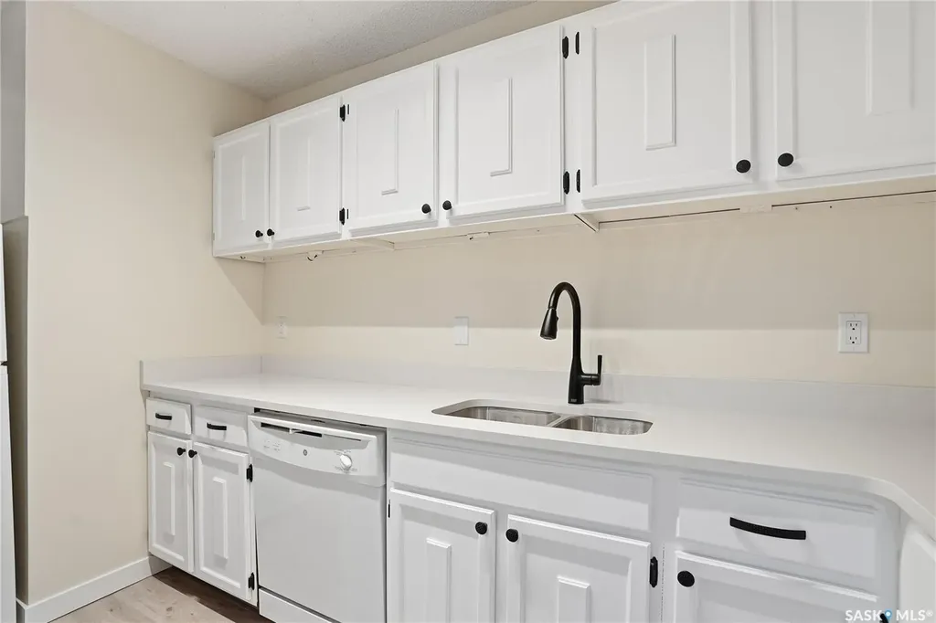 423 4th Avenue N Saskatoon SK S7K 2M4