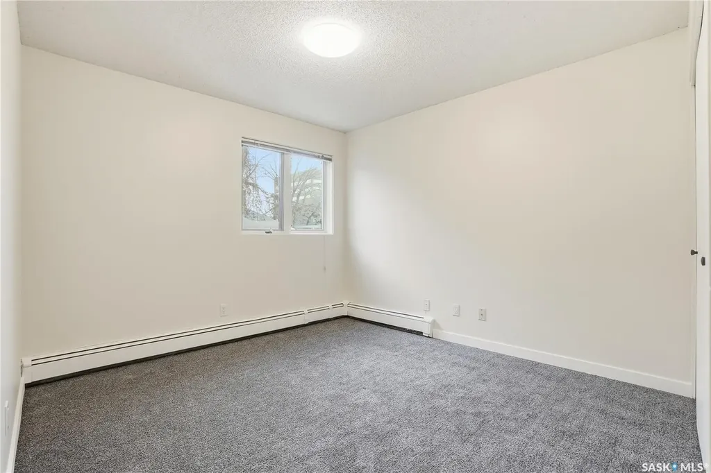 423 4th Avenue N Saskatoon SK S7K 2M4