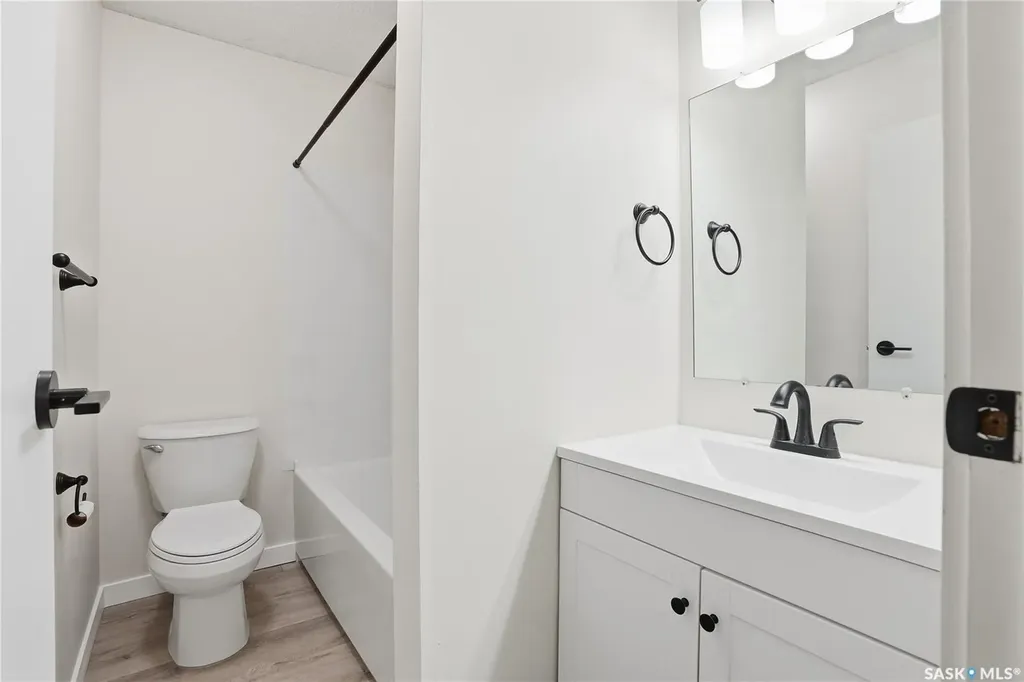 423 4th Avenue N Saskatoon SK S7K 2M4