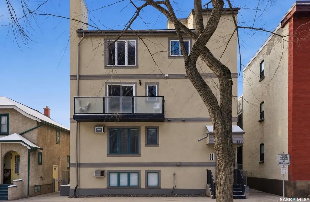 423 4th Avenue N Saskatoon SK S7K 2M4