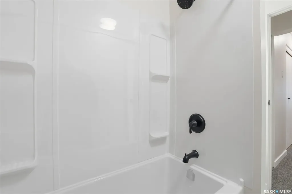 423 4th Avenue N Saskatoon SK S7K 2M4