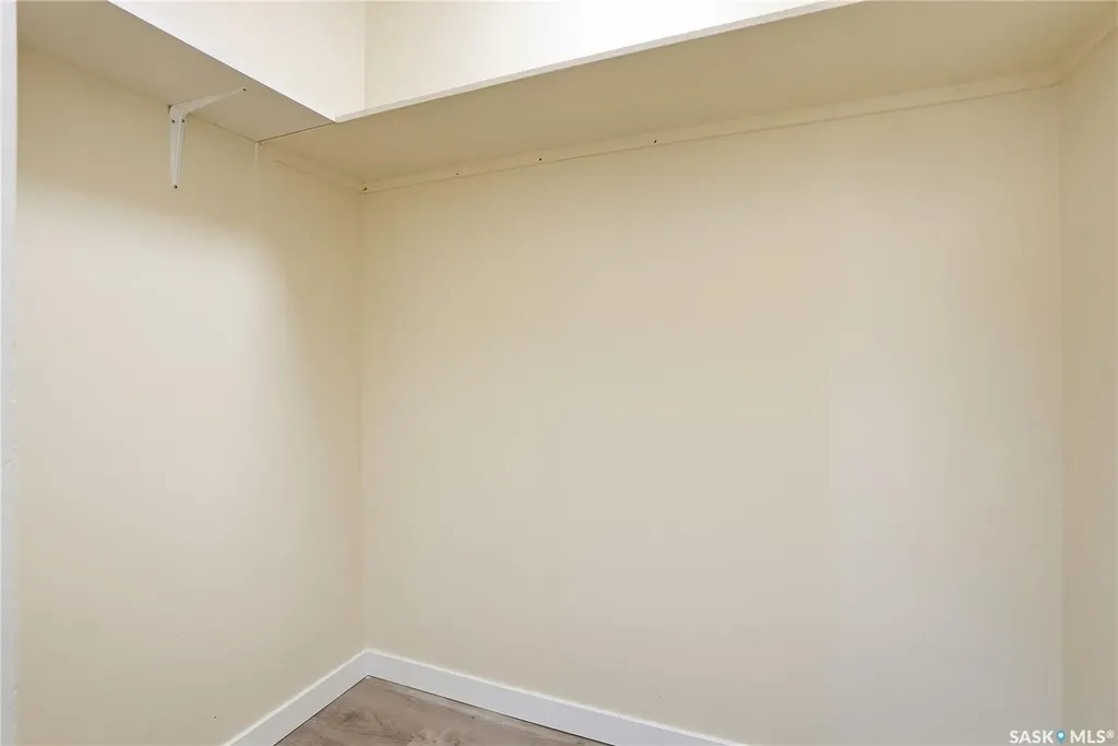 423 4th Avenue N Saskatoon SK S7K 2M4