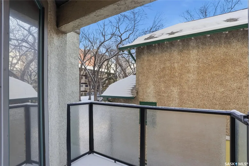 423 4th Avenue N Saskatoon SK S7K 2M4