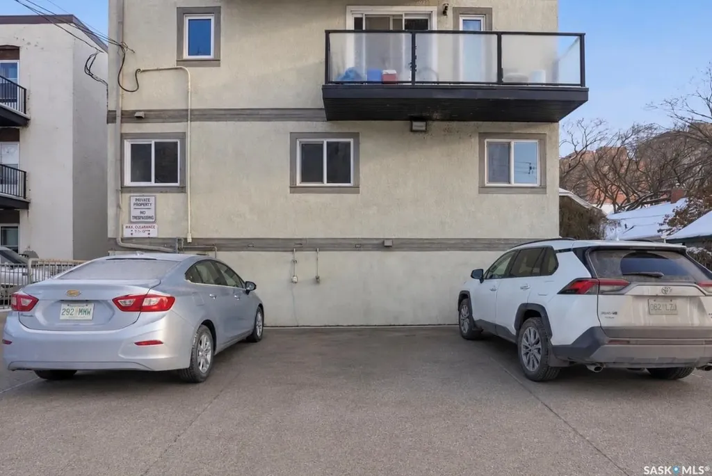423 4th Avenue N Saskatoon SK S7K 2M4