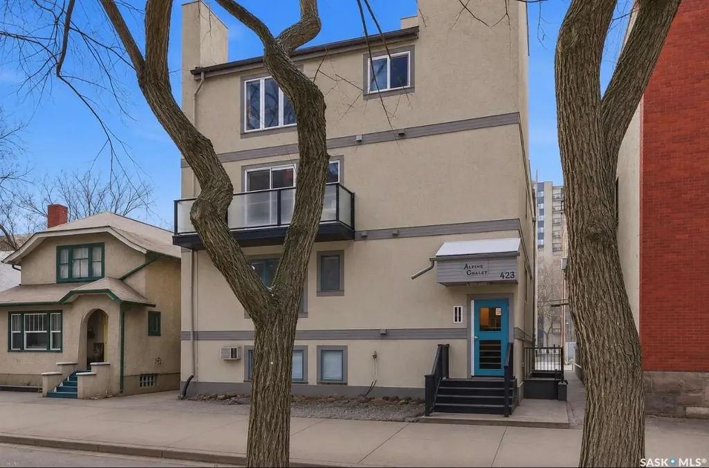 423 4th Avenue N Saskatoon SK S7K 2M4