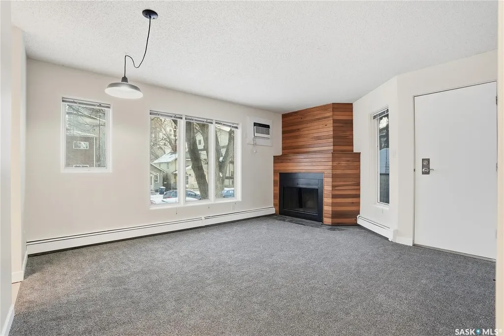 423 4th Avenue N Saskatoon SK S7K 2M4
