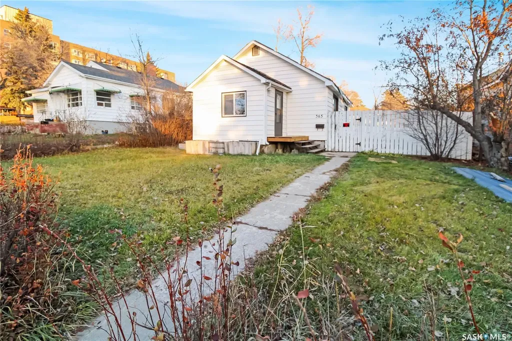 365 3rd Avenue NE Swift Current SK S9H 2G8