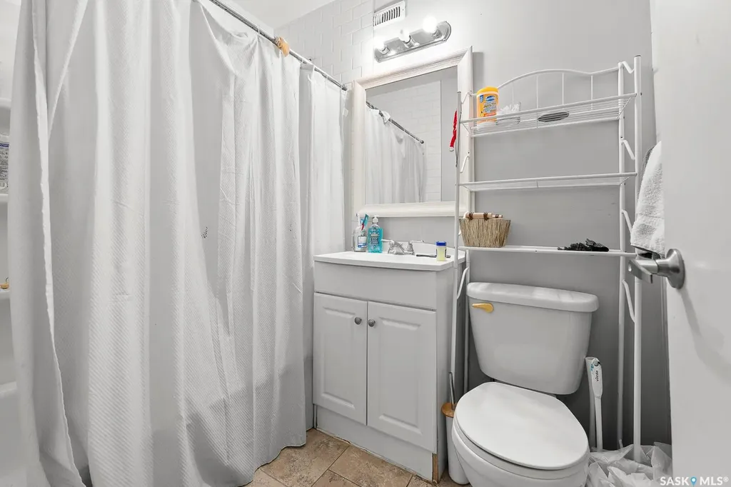 1560 Alexandra Street Regina SK S4T 4N9