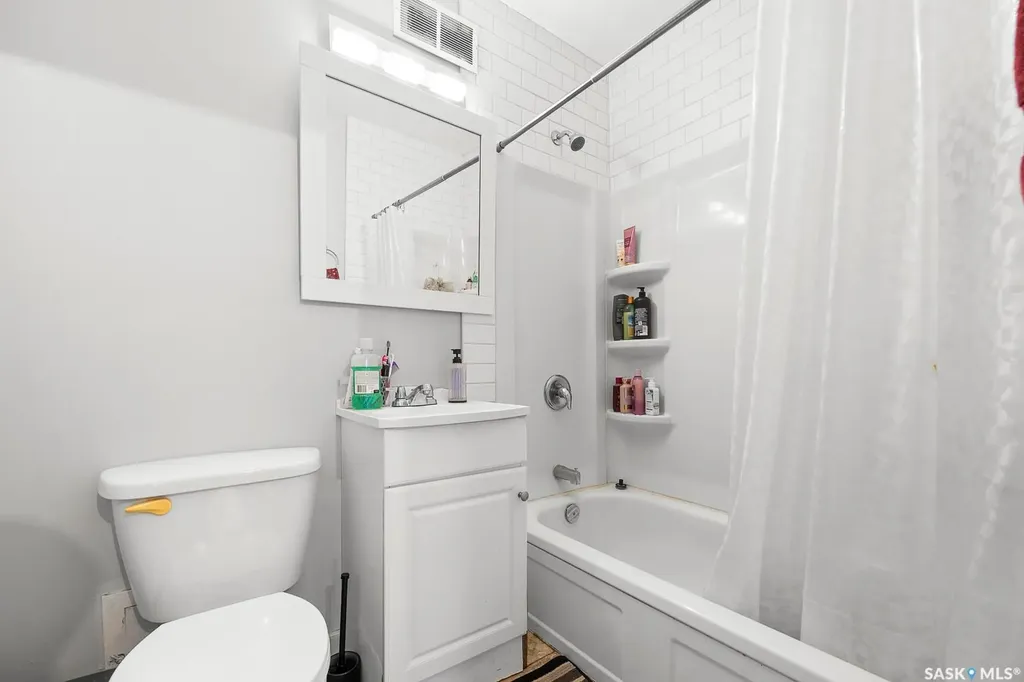1560 Alexandra Street Regina SK S4T 4N9