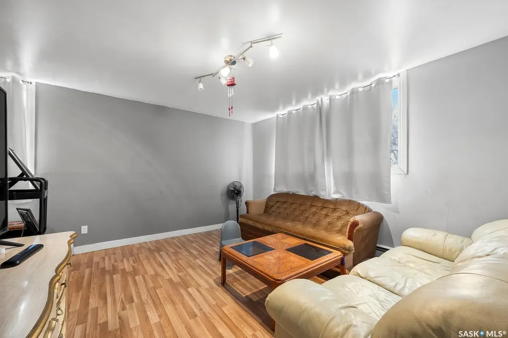 1560 Alexandra Street Regina SK S4T 4N9