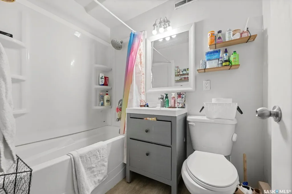 1560 Alexandra Street Regina SK S4T 4N9