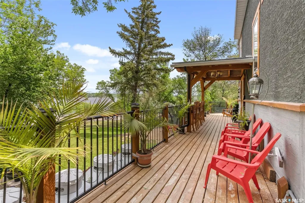 225 3rd Street E Regina Beach SK S0G 4C0