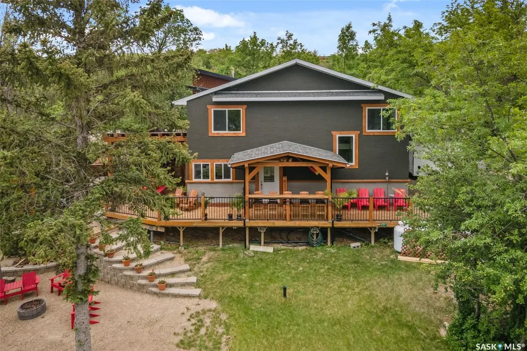 225 3rd Street E Regina Beach SK S0G 4C0
