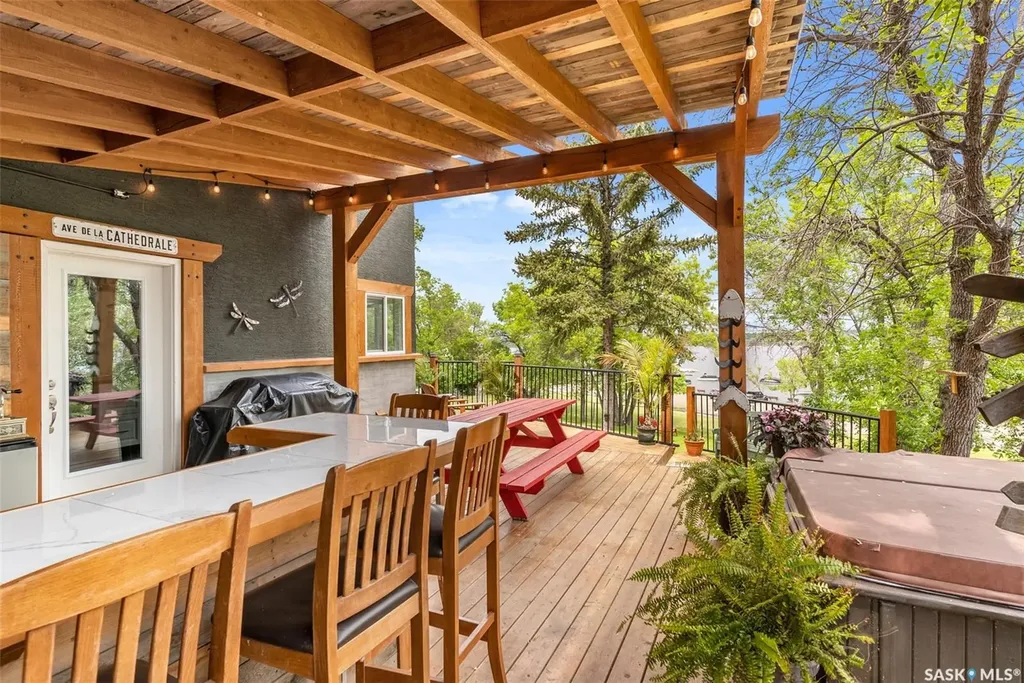 225 3rd Street E Regina Beach SK S0G 4C0