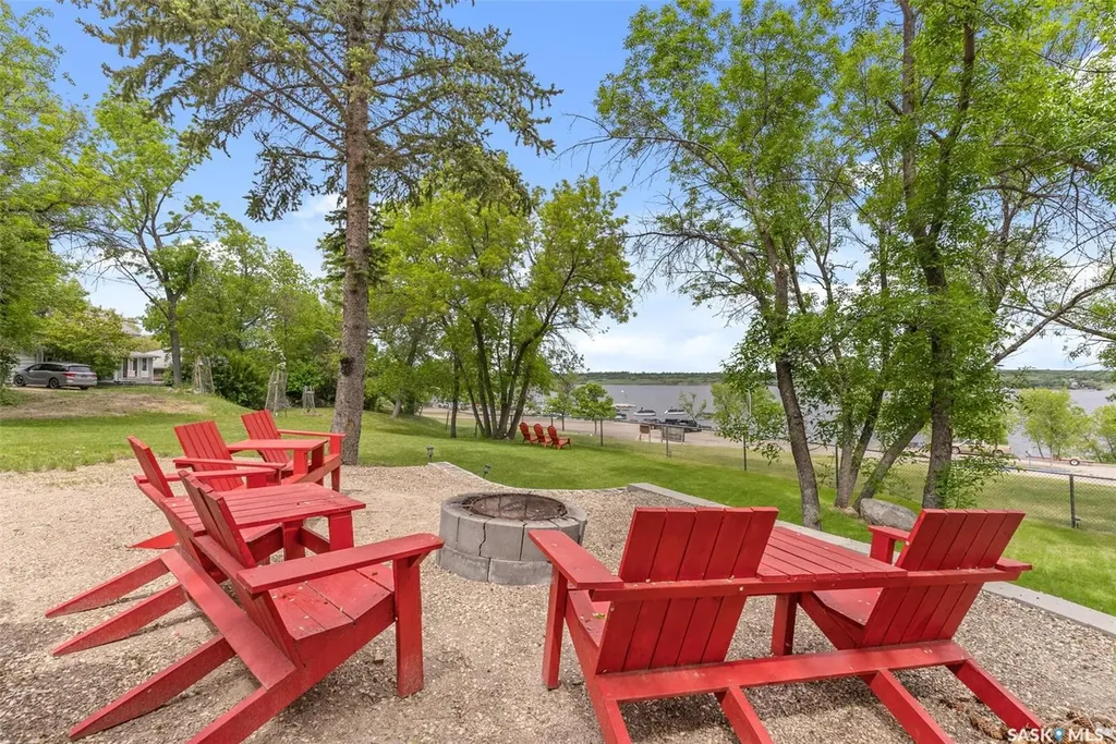 225 3rd Street E Regina Beach SK S0G 4C0