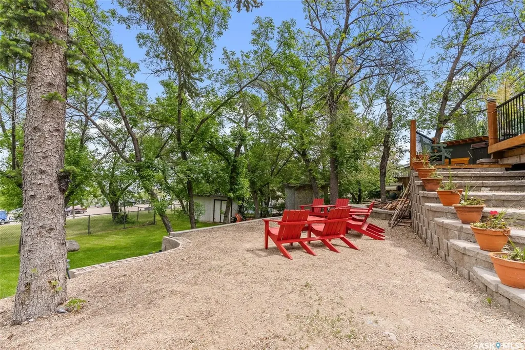 225 3rd Street E Regina Beach SK S0G 4C0