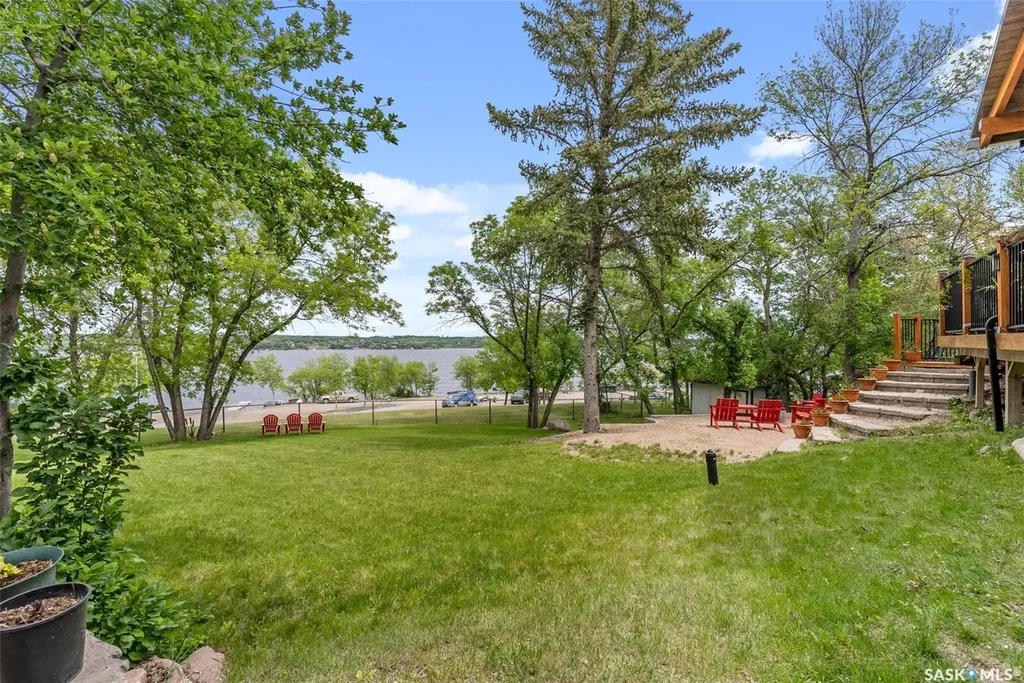 225 3rd Street E Regina Beach SK S0G 4C0