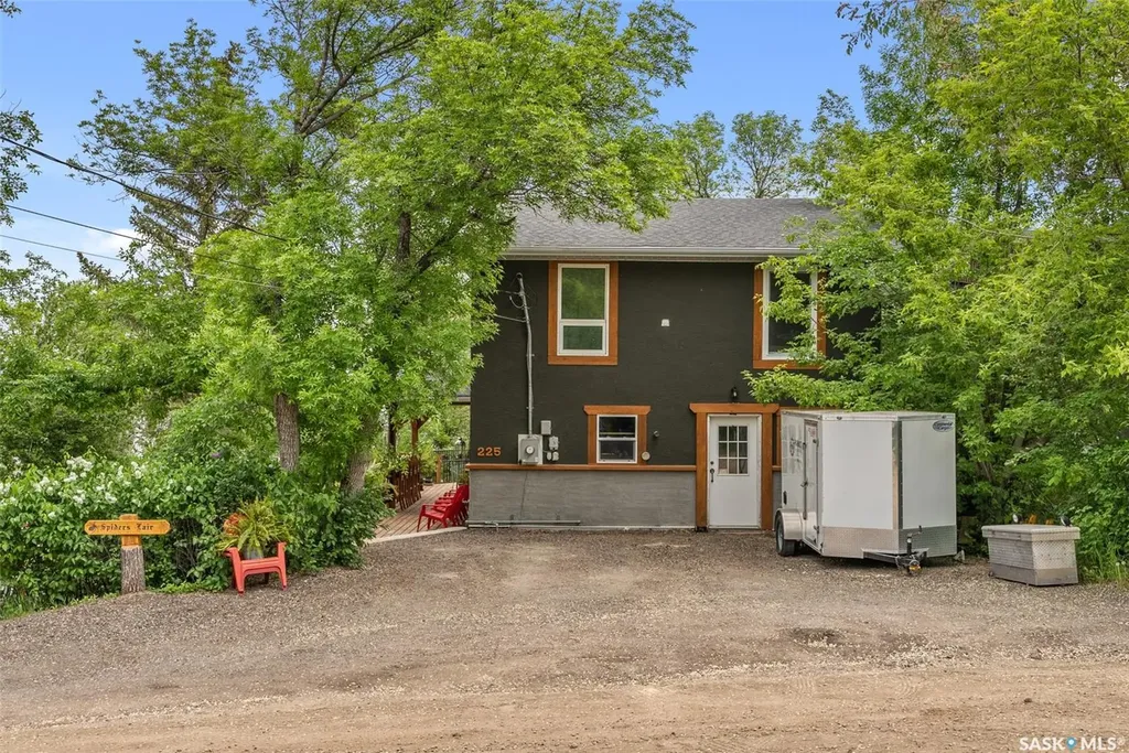 225 3rd Street E Regina Beach SK S0G 4C0
