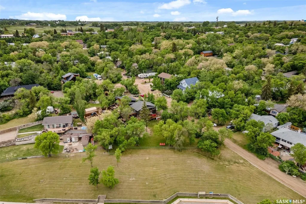 225 3rd Street E Regina Beach SK S0G 4C0