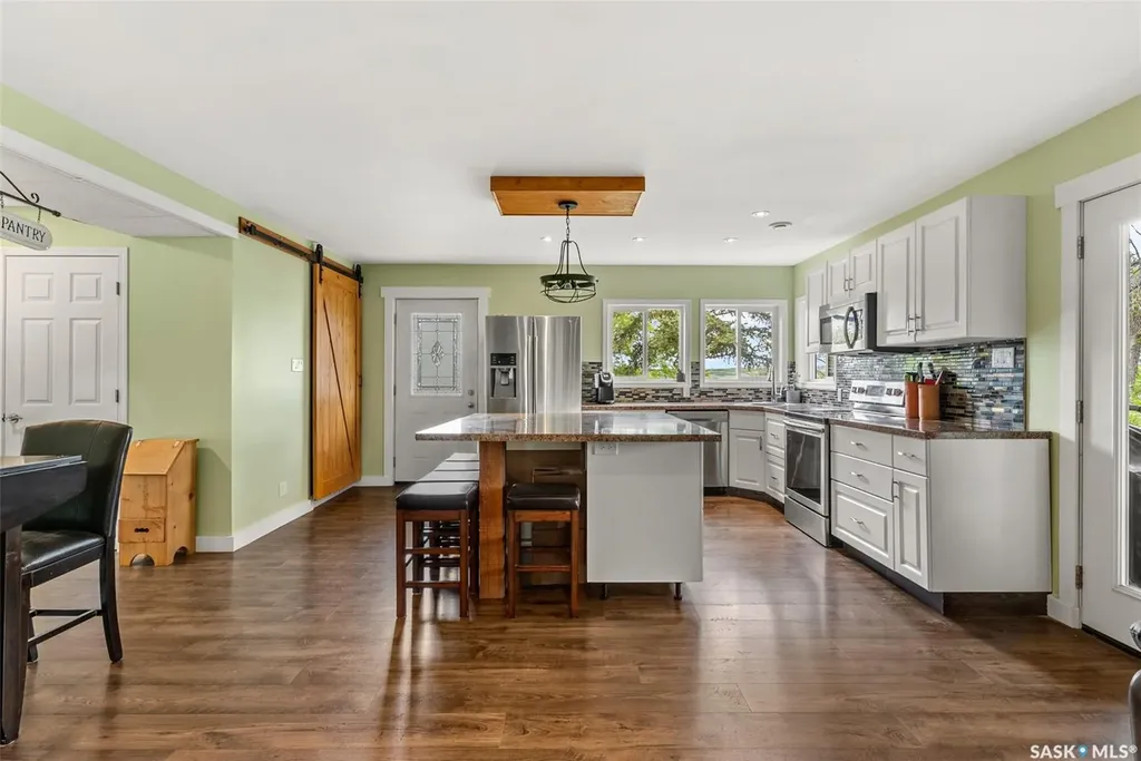 225 3rd Street E Regina Beach SK S0G 4C0