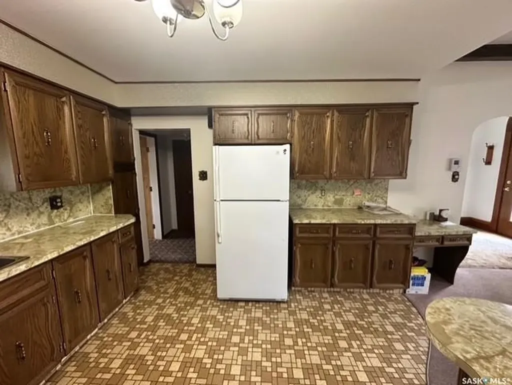 107 1st Avenue W Gravelbourg SK S0H 1X0