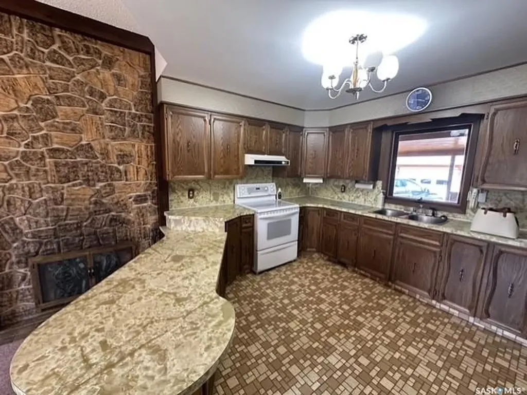 107 1st Avenue W Gravelbourg SK S0H 1X0