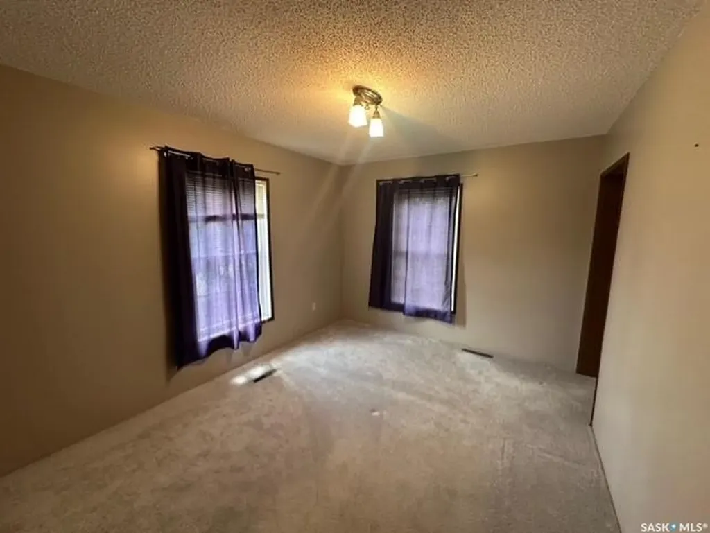 107 1st Avenue W Gravelbourg SK S0H 1X0