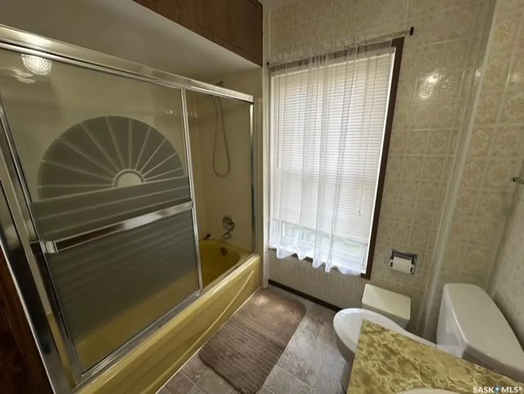 107 1st Avenue W Gravelbourg SK S0H 1X0