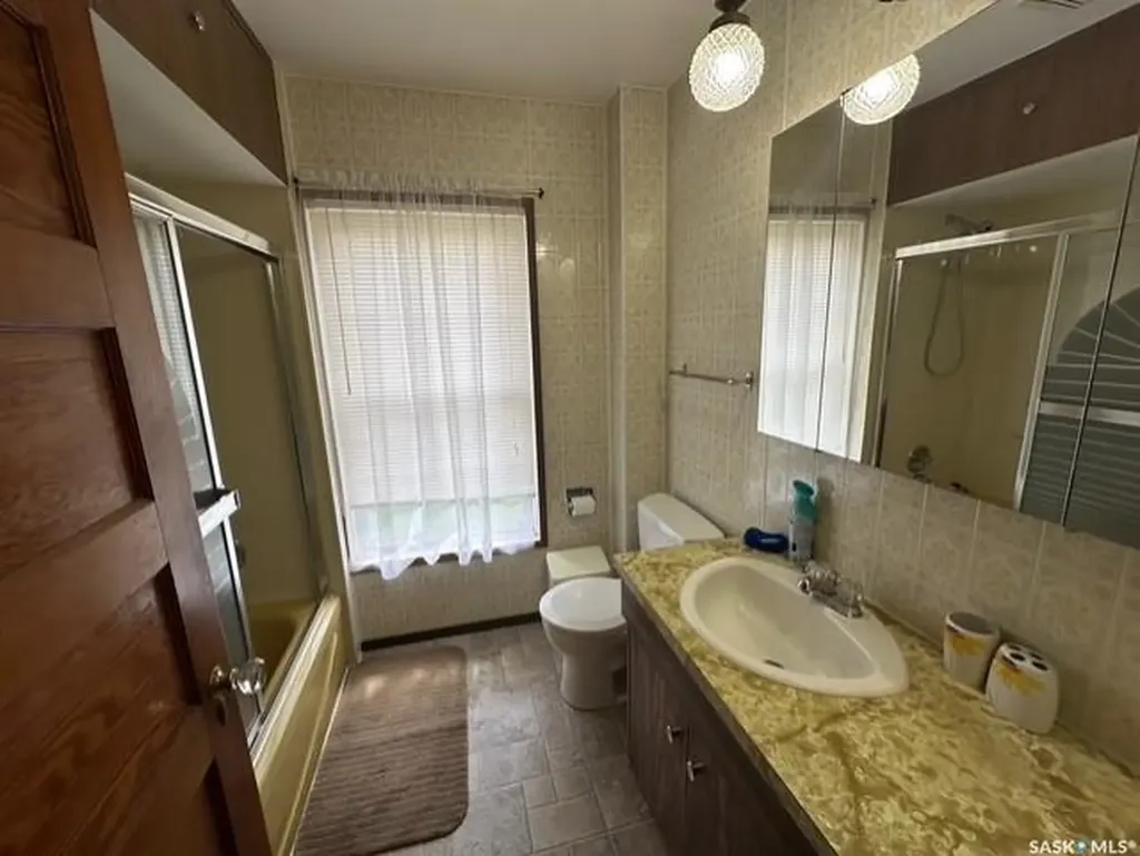 107 1st Avenue W Gravelbourg SK S0H 1X0