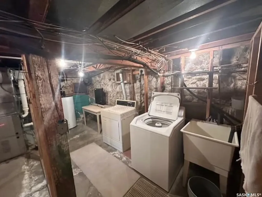 107 1st Avenue W Gravelbourg SK S0H 1X0